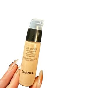 CHANEL Les Beiges Healthy Glow Foundation Shade 20 New